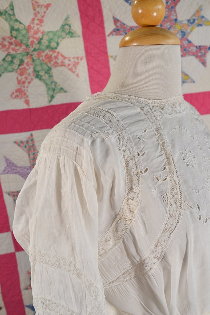 details Edwardian blouse with lace